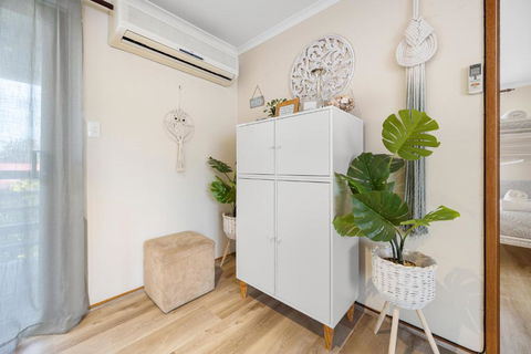 INVERLOCH - 2 Separate Houses In One! - Great Ocean Road Tourism 3