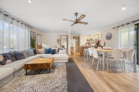 INVERLOCH - 2 Separate Houses In One! - Great Ocean Road Tourism 2