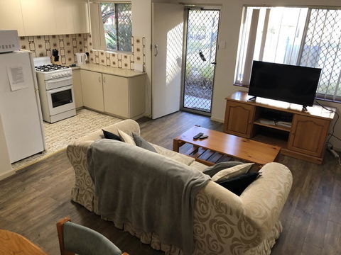 Affordable Comfortable Inglewood Apartment+Pool - Great Ocean Road Tourism 3