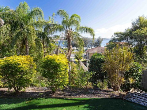 Aislinn' 3/273 Corrie Parade - Air Con, Water Views, BBQ - Great Ocean Road Tourism 3