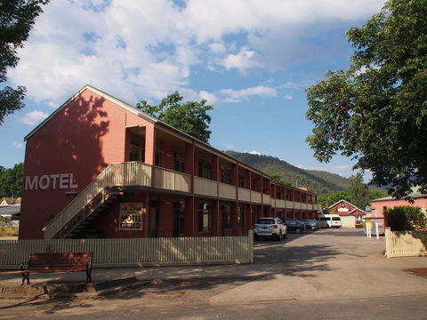 Alpine Hotel Bright - Great Ocean Road Tourism 0