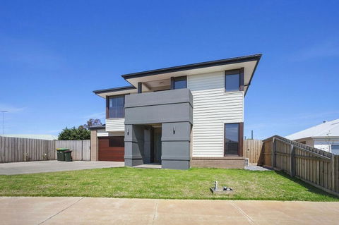 Alyxia Escape 15 - Great Ocean Road Tourism 1