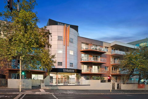 Amazing Accommodations: St Kilda - Great Ocean Road Tourism 1