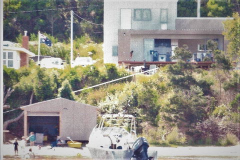 Amazing Ansons Bay Absolute Waterfront Beach House - Great Ocean Road Tourism 3