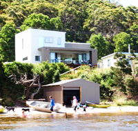 Amazing Ansons Bay Absolute Waterfront Beach House - Great Ocean Road Tourism