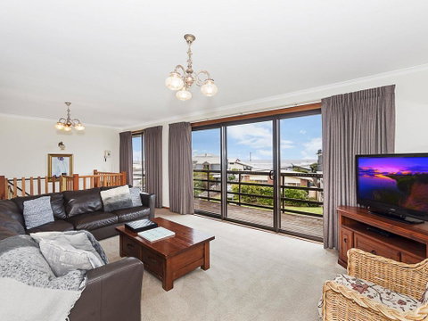 AMBIENCE BY THE SEA - Great Ocean Road Tourism 3