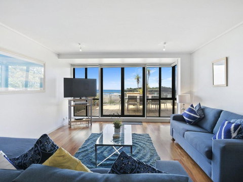 APARTMENT 11 PACIFIC APARTMENTS - Great Ocean Road Tourism 0