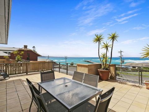 APARTMENT 12 PACIFIC APARTMENTS- Across From The Pier - Great Ocean Road Tourism 0