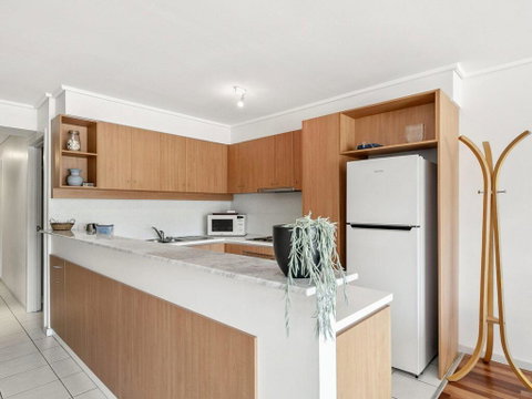 APARTMENT 23 PACIFIC APARTMENTS - Sit On The Deck And Soak In The View - Great Ocean Road Tourism 2