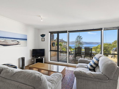 APARTMENT 26 PACIFIC APARTMENTS - Walk To Town - Great Ocean Road Tourism 0