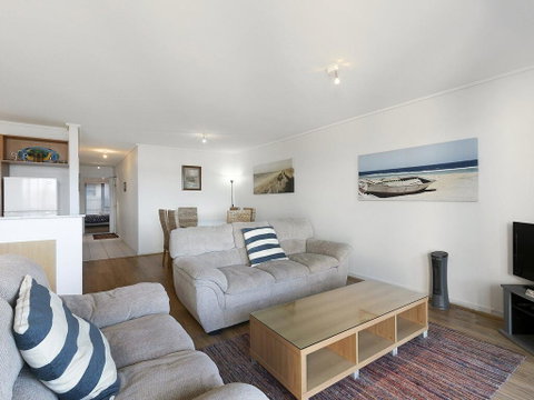 APARTMENT 26 PACIFIC APARTMENTS - Walk To Town - Great Ocean Road Tourism 3