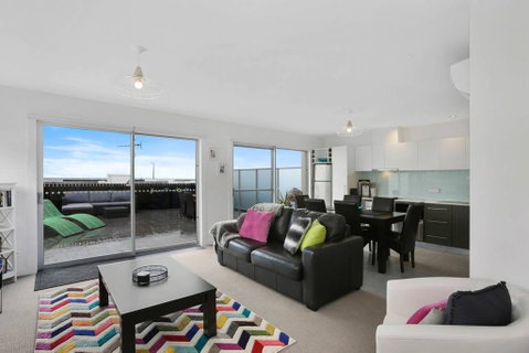 APOLLO 13 PENTHOUSE - Free Wifi & Huge Terrace! - Great Ocean Road Tourism 0