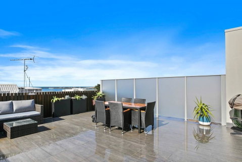 APOLLO 13 PENTHOUSE - Free Wifi & Huge Terrace! - Great Ocean Road Tourism 3