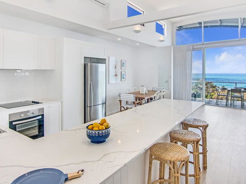 Aqua Promenade Beachfront Holiday Apartments - Great Ocean Road Tourism 1