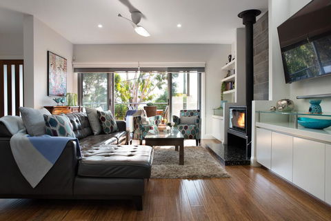 Arabella Meadows - Great Ocean Road Tourism 0