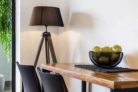 Artsy Apartment CBD City Views And Balcony - Great Ocean Road Tourism 2