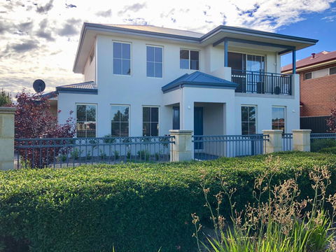 Ashington Gardens - Great Ocean Road Tourism 0