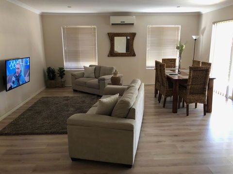 Ashington Gardens - Great Ocean Road Tourism 1