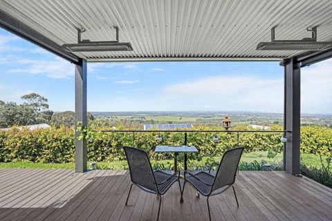 Luxury & Plush Lifestyle 5 Bedroom House In Mt Eliza - Great Ocean Road Tourism 1