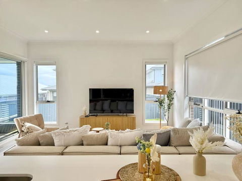Luxury 6 Bedroom Home In Wilton - Great Ocean Road Tourism 1