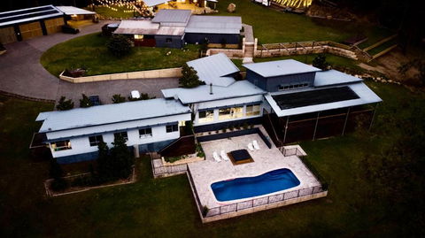 Luxury Mandalong Mansion With Pool & Spa - Great Ocean Road Tourism 0