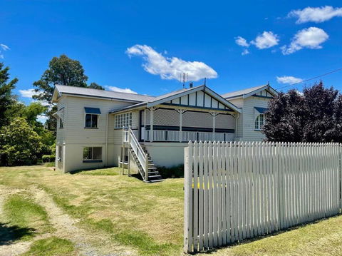 MAGNOLIA HOUSE ON THE CREEK - STANTHORPE - Great Ocean Road Tourism 0