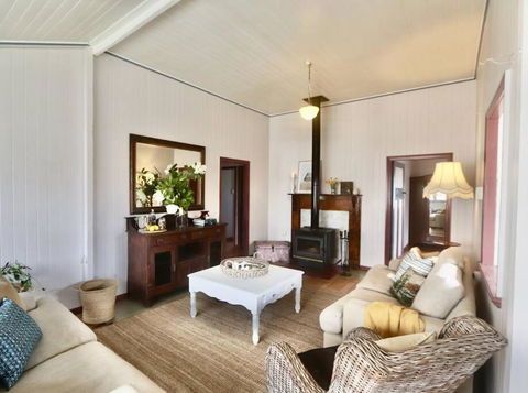 MAGNOLIA HOUSE ON THE CREEK - STANTHORPE - Great Ocean Road Tourism 1