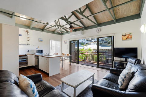 MAIN STAY - 100m To Patrolled Beach, Pool, Wifi, Close To Cafes - Great Ocean Road Tourism 0