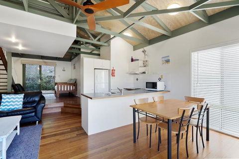 MAIN STAY - 100m To Patrolled Beach, Pool, Wifi, Close To Cafes - Great Ocean Road Tourism 3