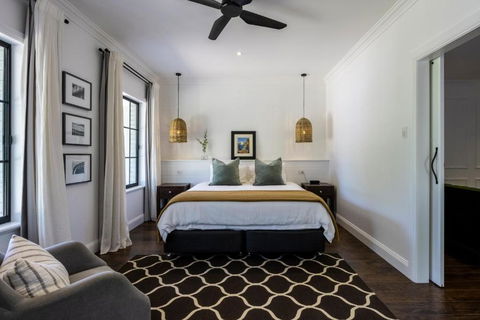 MAIN STREET RETREAT - King BRs, Comp Minibar, Breakfast Prov, Fireplaces - Great Ocean Road Tourism 1