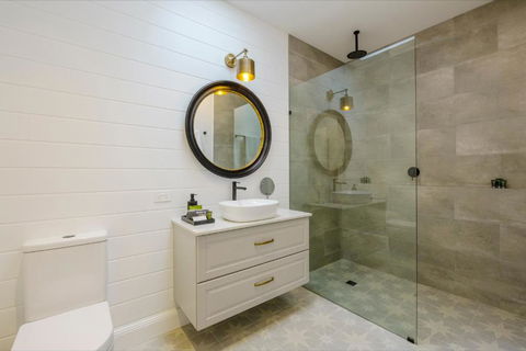 MAIN STREET RETREAT - King BRs, Comp Minibar, Breakfast Prov, Fireplaces - Great Ocean Road Tourism 2