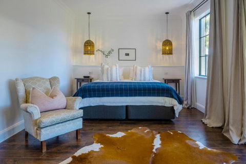 MAIN STREET RETREAT - King BRs, Comp Minibar, Breakfast Prov, Fireplaces - Great Ocean Road Tourism 0
