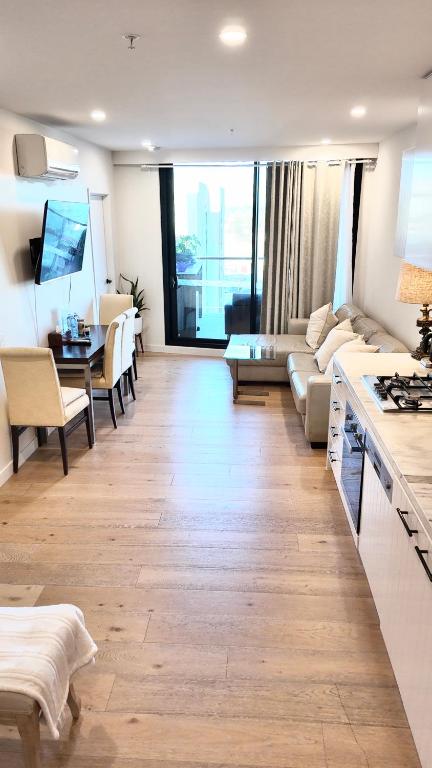 M-city Shopping Center Apartment - Executive Twin King Ensuites - Fully Equipped - Free Parking, Fast Wifi, Smart TV, Netflix, Complementary Drinks & Amenities - Clayton 3168 - Great Ocean Road Tourism 3