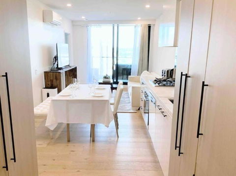M-city Shopping Center Apartment - Executive Twin King Ensuites - Fully Equipped - Free Parking, Fast Wifi, Smart TV, Netflix, Complementary Drinks & Amenities - Clayton 3168 - Great Ocean Road Tourism 0