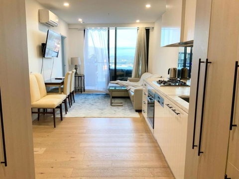 M-city Shopping Center Apartment - Executive Twin King Ensuites - Fully Equipped - Free Parking, Fast Wifi, Smart TV, Netflix, Complementary Drinks & Amenities - Clayton 3168 - Great Ocean Road Tourism 1