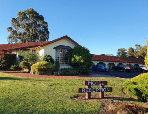 McNevins Warwick Motel - Great Ocean Road Tourism 0