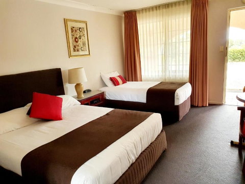 McNevins Warwick Motel - Great Ocean Road Tourism 2