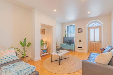 MELVINGTON BOUTIQUE APARTMENT IN HOBART CBD O - Great Ocean Road Tourism 0