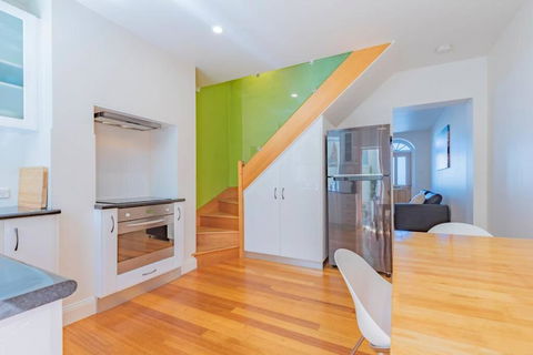MELVINGTON BOUTIQUE APARTMENT IN HOBART CBD O - Great Ocean Road Tourism 2