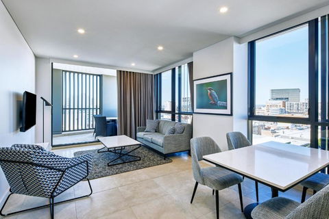 Meriton Suites Liverpool - Great Ocean Road Tourism 1