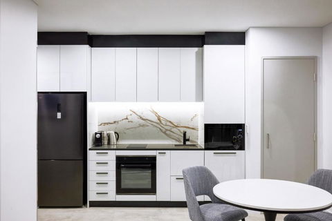 Meriton Suites Liverpool - Great Ocean Road Tourism 2