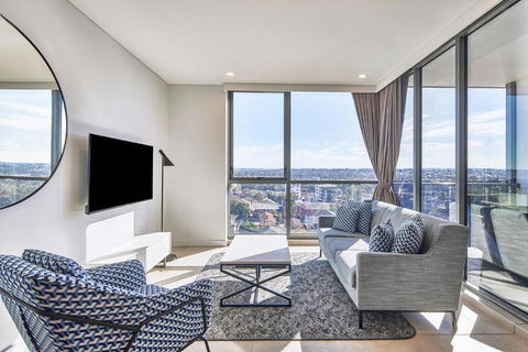 Meriton Suites Liverpool - Great Ocean Road Tourism 0