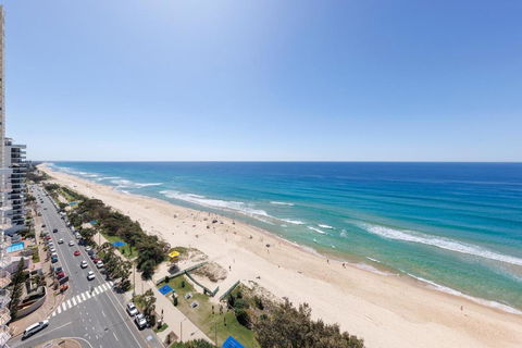 Meriton Suites Surfers Paradise - Great Ocean Road Tourism 3
