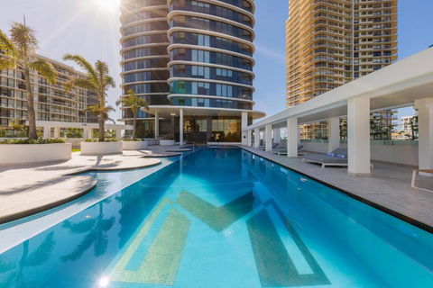 Meriton Suites Surfers Paradise - Great Ocean Road Tourism 1