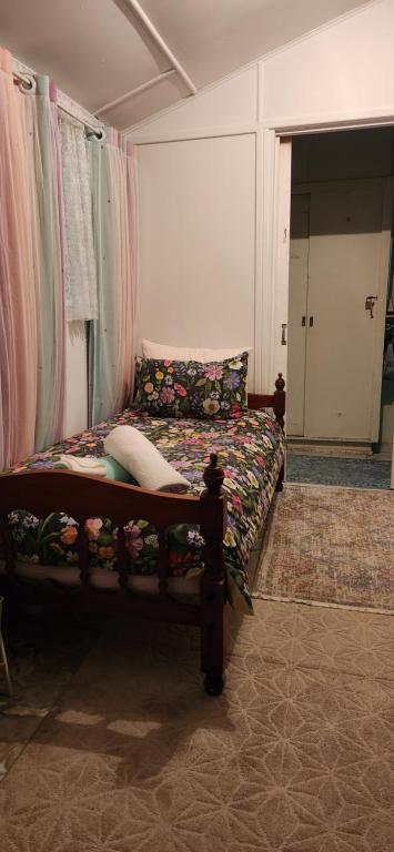 Meyenburg Dorm Room - Great Ocean Road Tourism 1