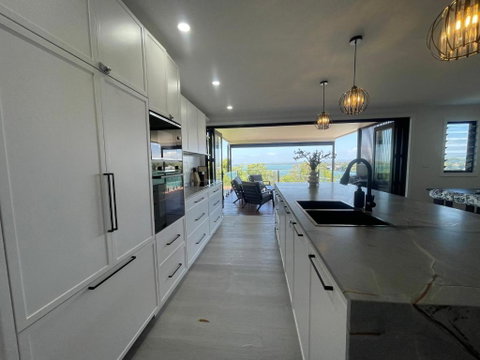 Mirrabooka Magic - Luxury By The Lake - Great Ocean Road Tourism 1
