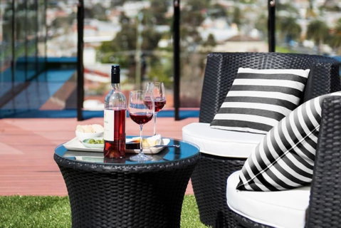 Modern 1BD ; Pool, Gym, Secure Underground Carpark - Great Ocean Road Tourism 0