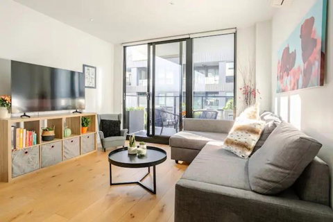 Modern 1BD ; Pool, Gym, Secure Underground Carpark - Great Ocean Road Tourism 3