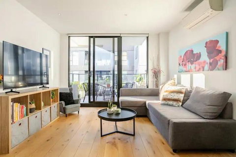 Modern 1BD ; Pool, Gym, Secure Underground Carpark - Great Ocean Road Tourism 1