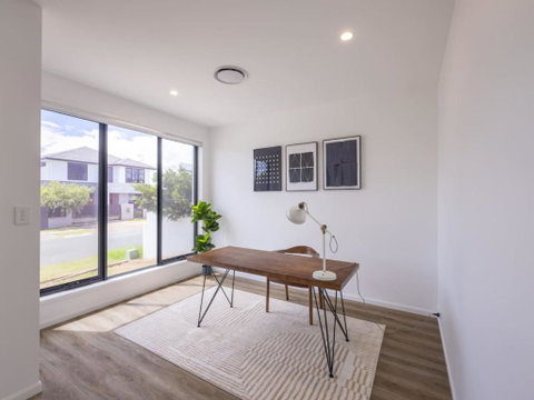 Modern Elegance Spacious 5BR Retreat In Rochedale - Great Ocean Road Tourism 1